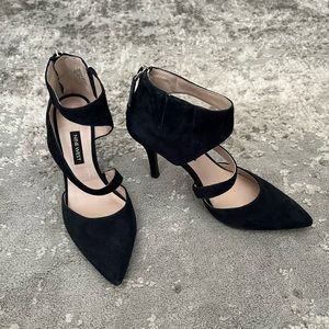 Nine West “Forty” Navy Suede Heels Pumps